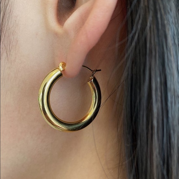 14K Gold 18mm Hoop Earrings - Picture 5 of 8